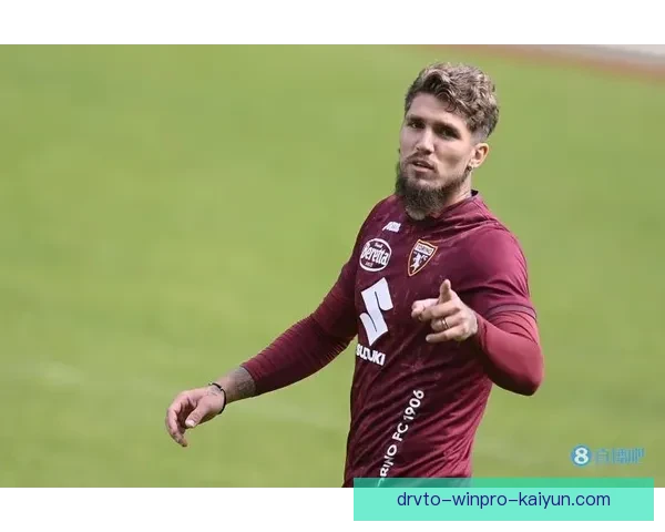 都灵足球俱乐部调整转会策略，积极引进新兴年轻才俊以提升阵容竞争力