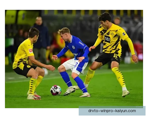 贝肯鲍尔对现代足球战术的影响与自由人角色的深远意义分析